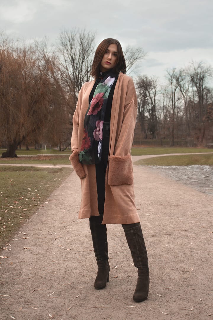 Kardigan krátký s kožešinovými kapsami