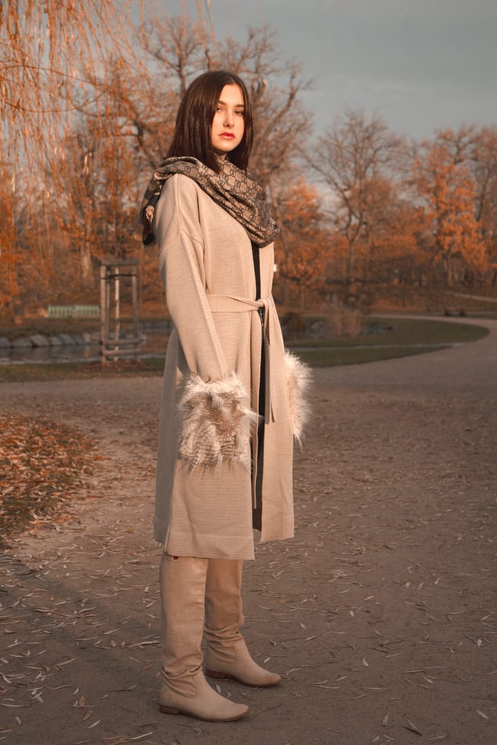 Kardigan krátký s kožešinovými efektními kapsami