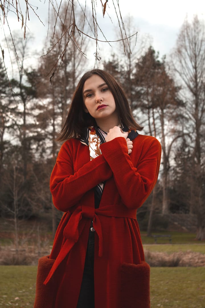 Kardigan dlouhý s kožešinovými kapsami - Obrázek 4