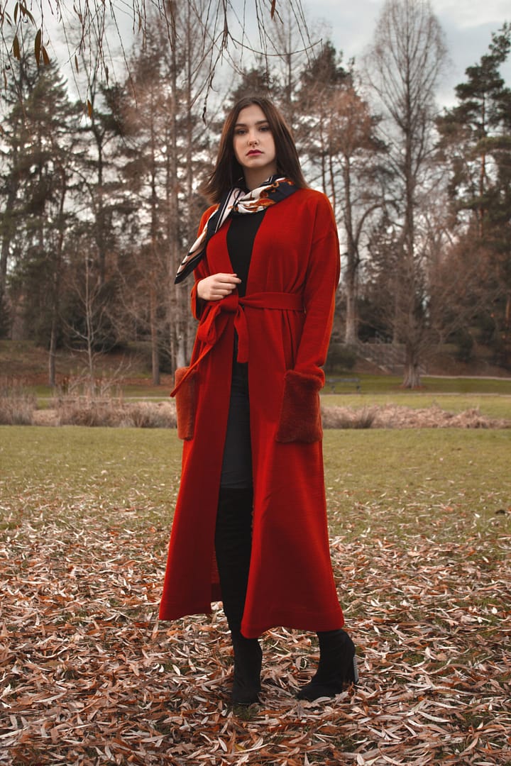 Kardigan dlouhý s kožešinovými kapsami