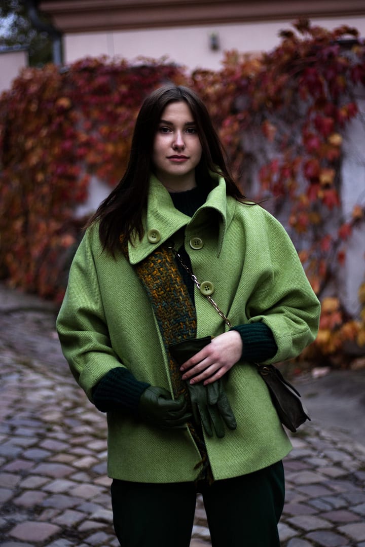 Kabát Oversize, 70 cm dlouhý v barvě jablkově zelené s ohrnovacím rukávem